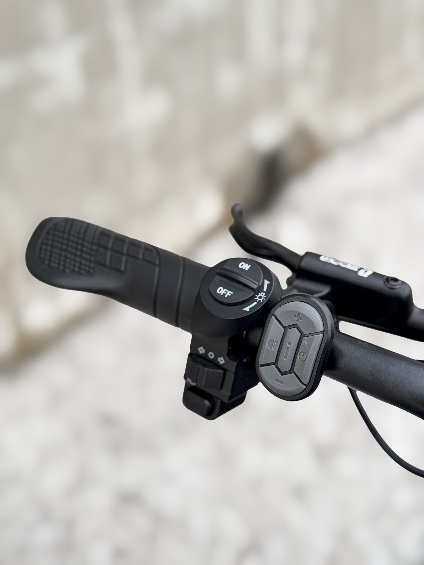 Ebike Dalat V1 Dual Battery Beast Edition 2025, control buttons image