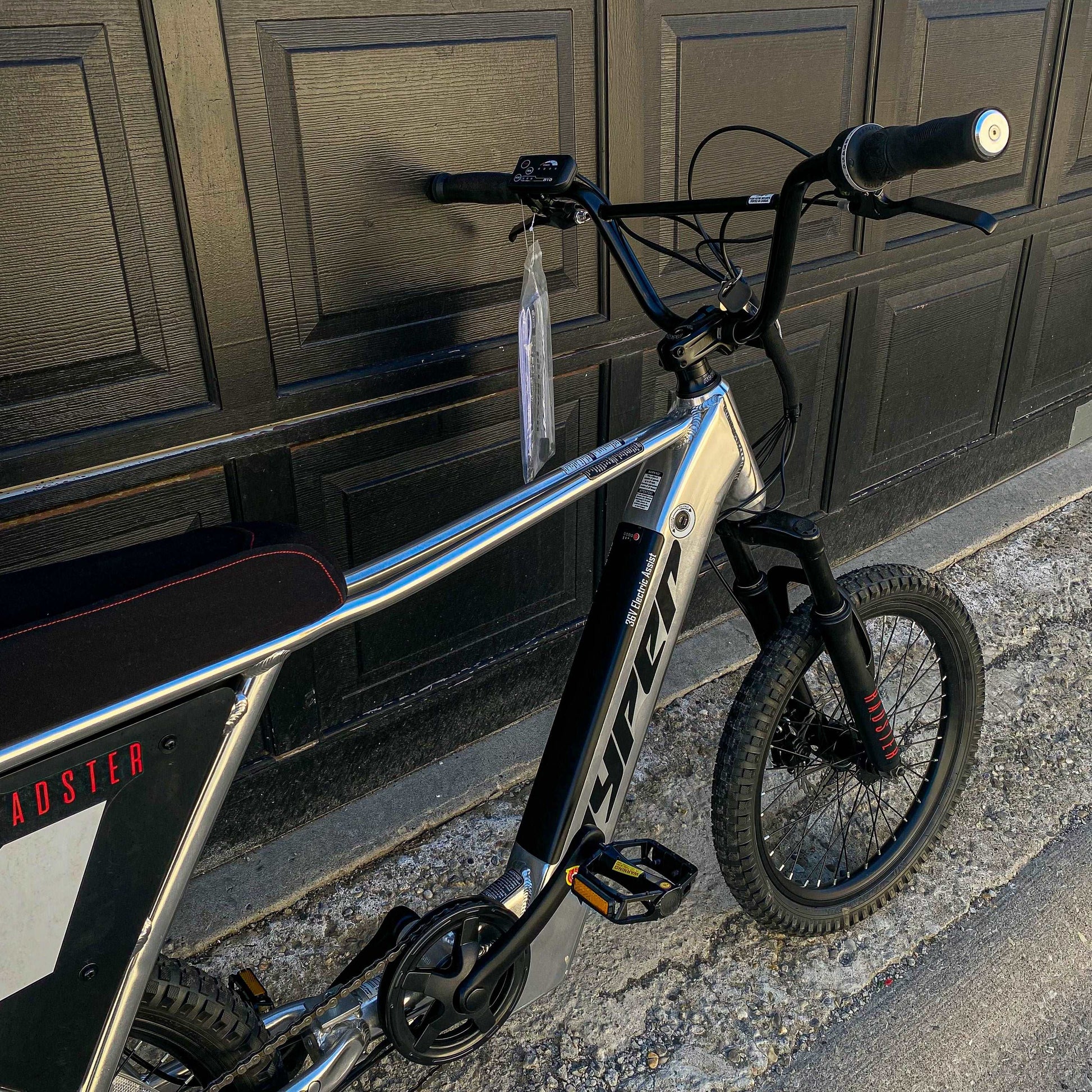 Vélo électrique Hyper Radster 20 36V pour adultes. Assistance au pédalage,  moteur E-Bike de 250W, couleur rouge 
